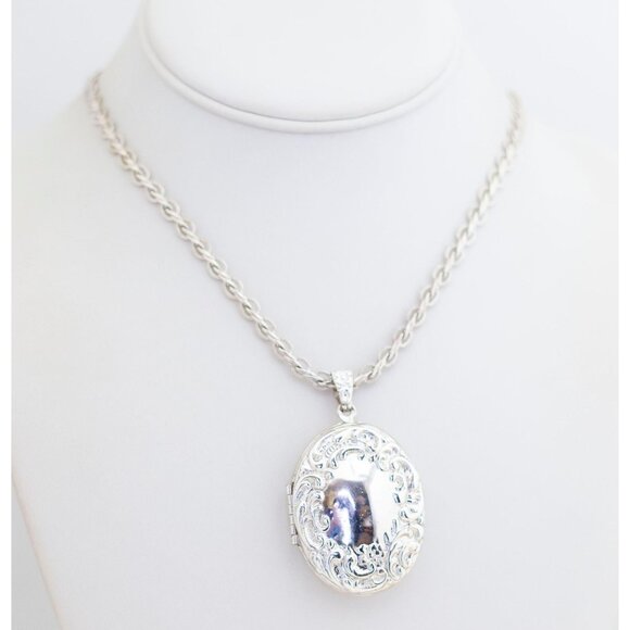 Vintage Silver Tone Art Nouveau Oval Locket Necklace 31 inch Branded 1928 - A22 - Picture 3 of 5